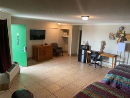 Habitación estándar doble, 2 camas dobles | Escritorio, wifi gratis, ropa de cama