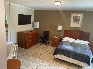Desk, free WiFi, bed sheets - Budgetel Inn & Suites (Louisville)
