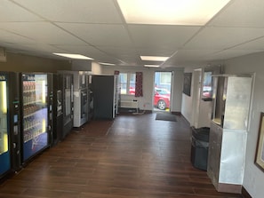 Vending machine - Budgetel Inn & Suites (Louisville)