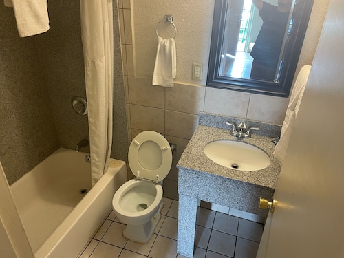 Budgetel Inn & Suites
