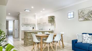 Deluxe Apartment, 3 Bedrooms, Pool View, Poolside | Private kitchen | Fridge, microwave, oven, stovetop
