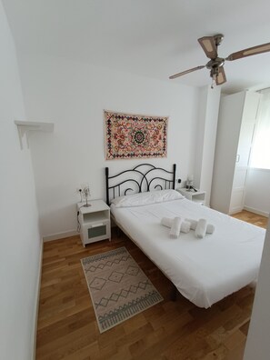 3 chambres, fer et planche à repasser, Wi-Fi gratuit, draps fournis