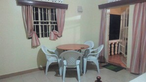 Comfort Cottage | In-room dining - Camp Fred Hotel (Kampala)