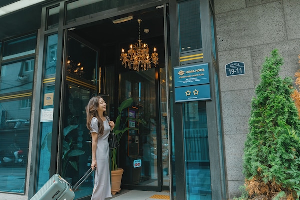 Mặt tiền nơi lưu trú