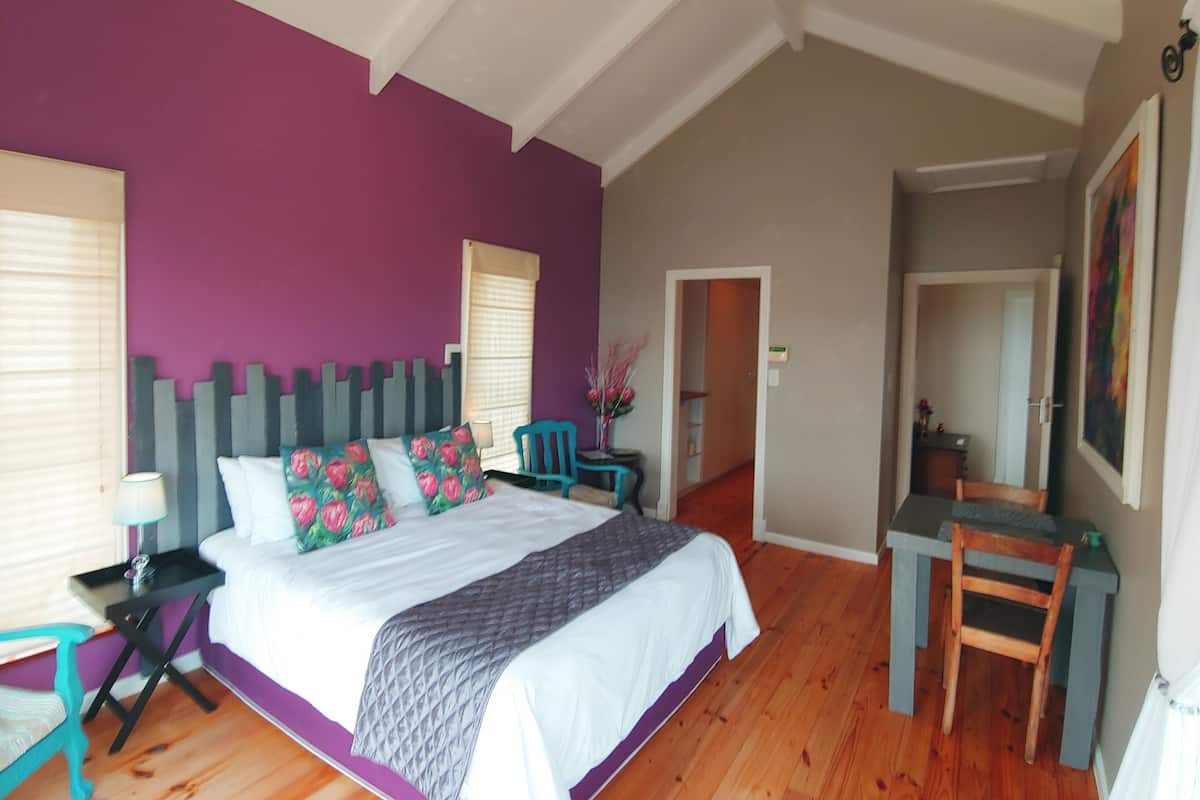 Deluxe Queen Rooms | 5 bedrooms, pillowtop beds, individually decorated