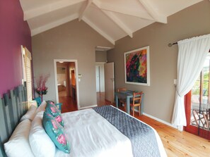 Deluxe kamer, 1 slaapkamer | 5 slaapkamers, pillowtop-bedden, individueel gedecoreerd