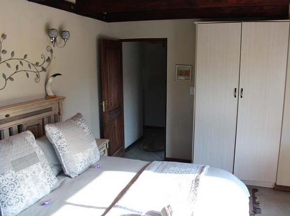 Hus, 3 soverom | 3 soverom, skrivebord og sengetøy