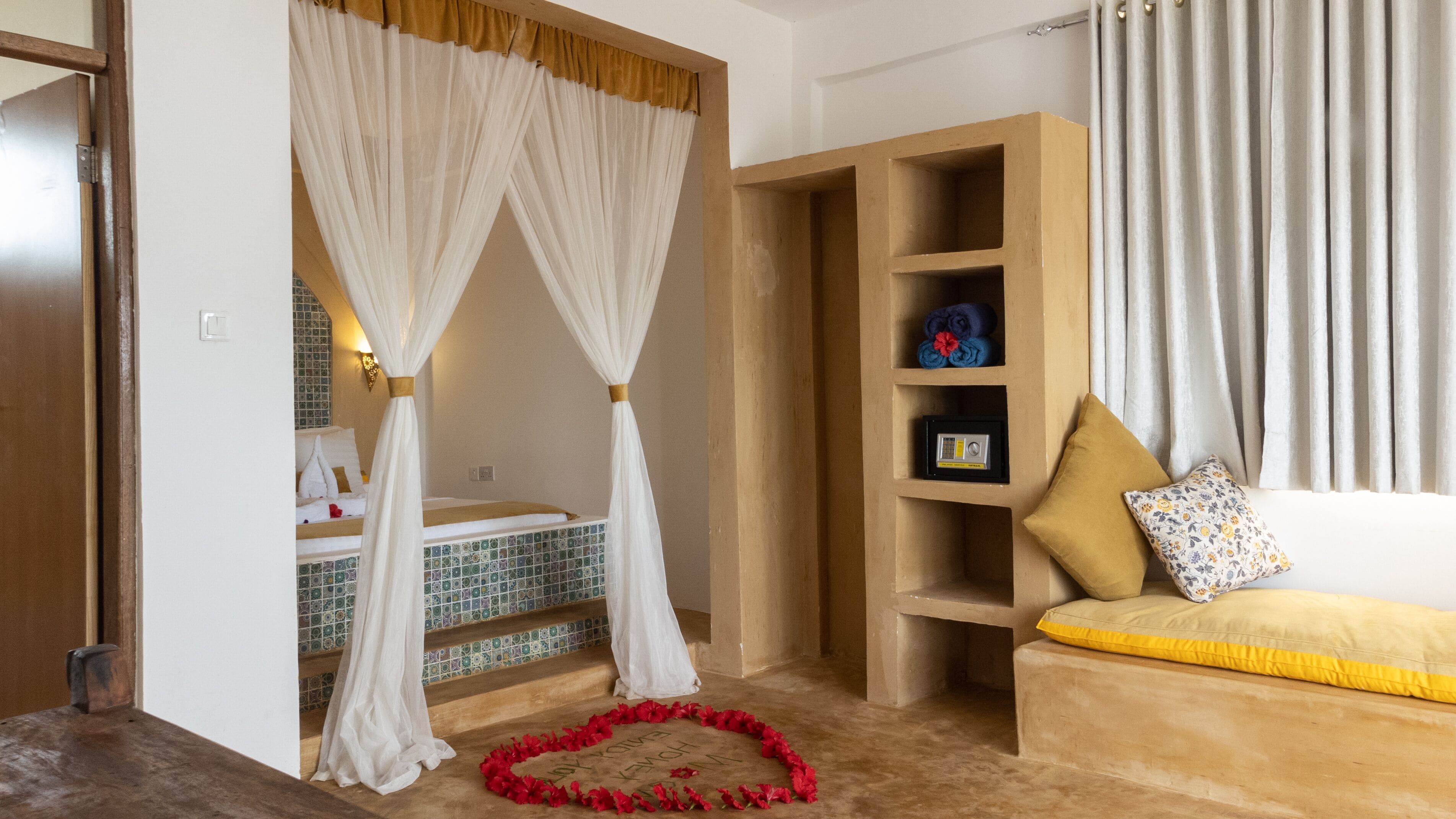 free wifi, bed sheets