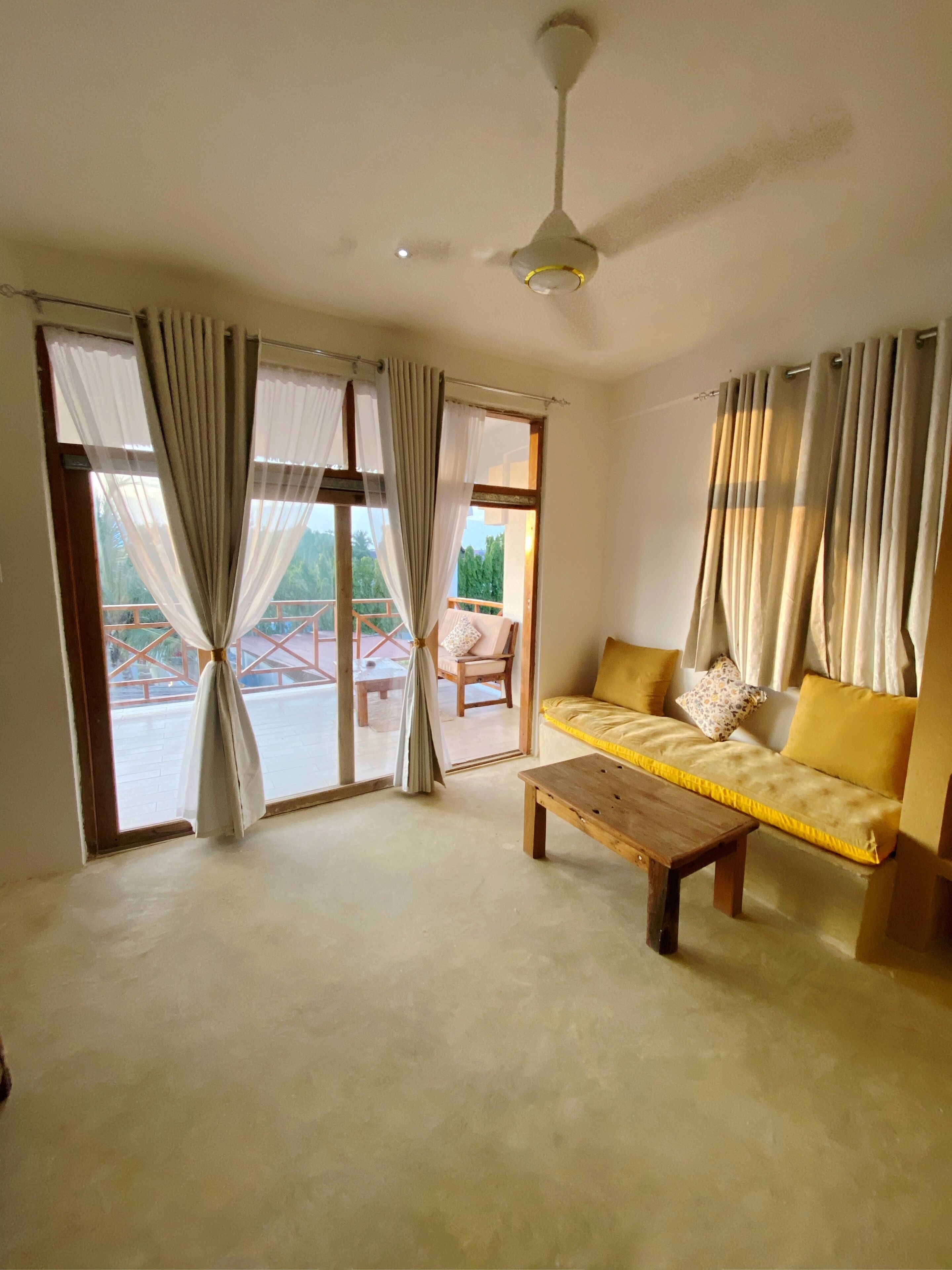 deluxe suite | free wifi, bed sheets