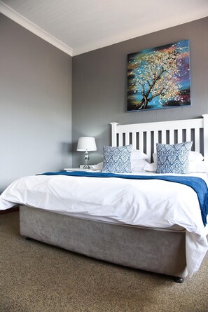 Safe på rommet, skrivebord og wi-fi (inkludert)