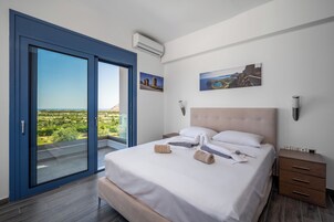 Suite superior, 5 habitaciones, piscina privada, vistas a la montaña | Ropa de cama hipoalergénica, caja fuerte, escritorio