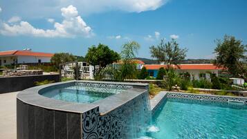 Junior Suite | Hypo-allergenic bedding, in-room safe, desk, soundproofing