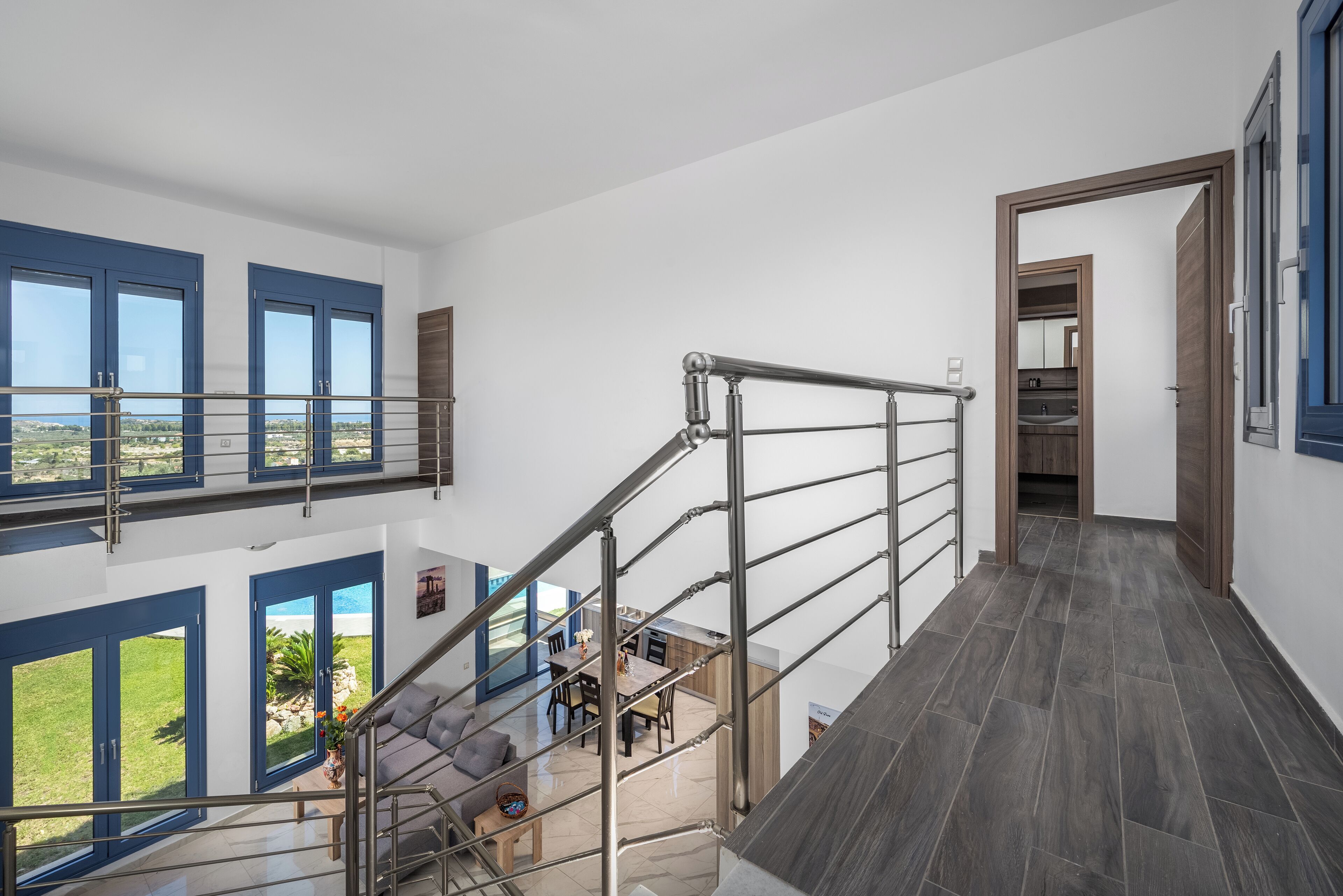 Superior-Suite, 5 Schlafzimmer, eigener Pool, Bergblick | Wohnbereich | 32-Zoll-Flachbildfernseher mit Satellitenempfang, Fernseher, DVD-Player