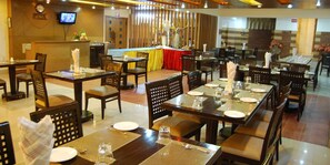 Free daily continental breakfast  - Hotel Moti Mahal (Jammu)