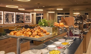 Free daily buffet breakfast