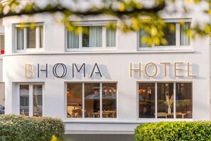 Front of property - BHOMA HOTEL (Bourges)