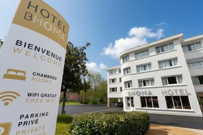 Front of property - BHOMA HOTEL (Bourges)