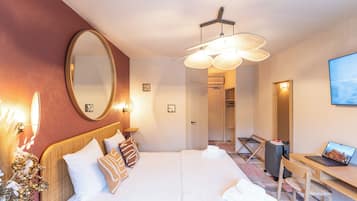 أغطية فراش متميزة ومكتب وتجهيزات عازلة للصوت وواي فاي مجانًا