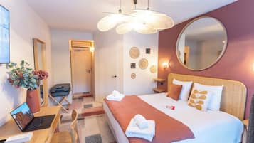 Habitación Confort | Ropa de cama de alta calidad, escritorio, sistema de insonorización