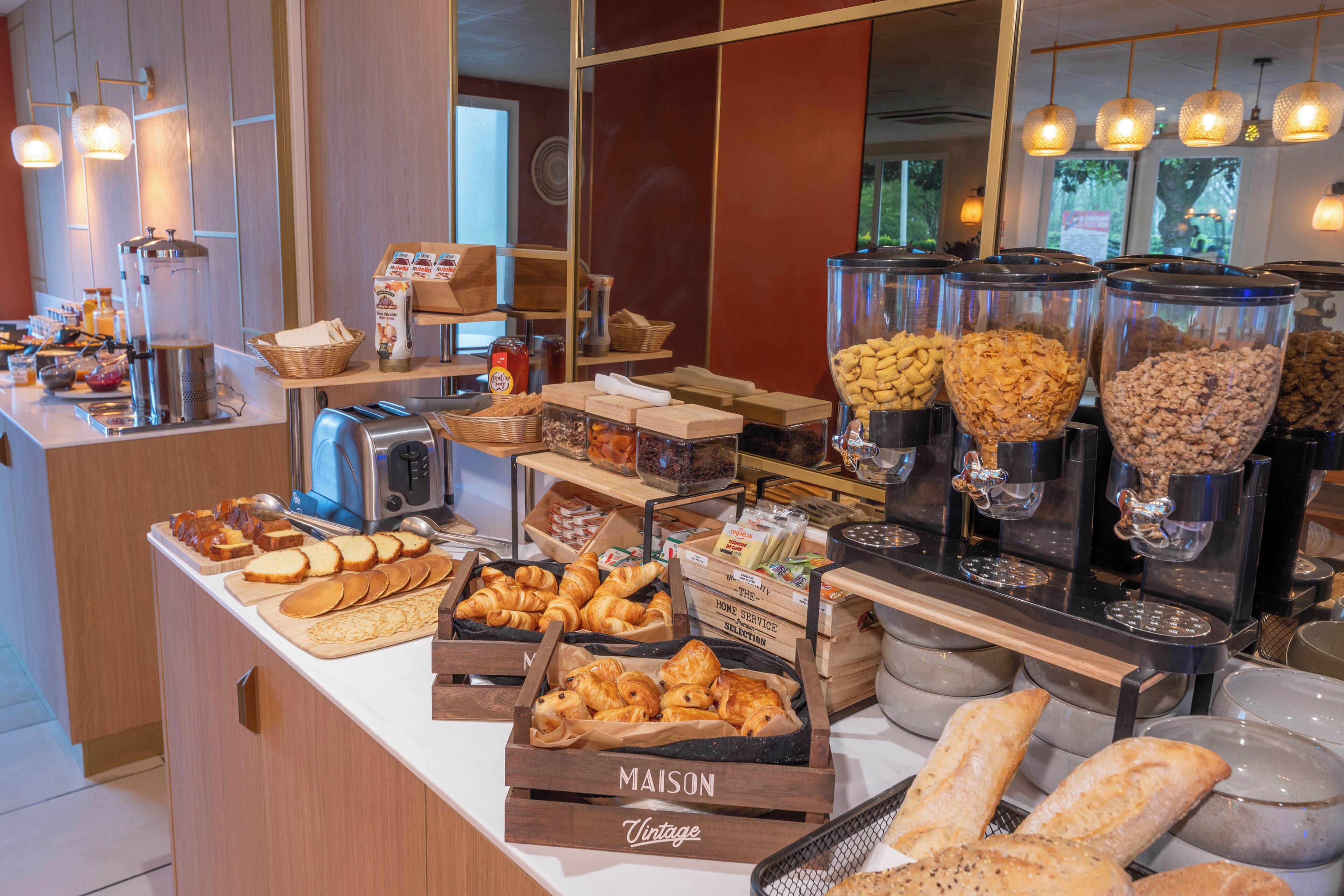 Daily buffet breakfast (EUR 14.90 per person)