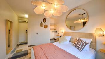 Hochwertige Bettwaren, Schreibtisch, schallisolierte Zimmer