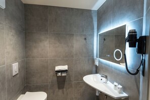 Free toiletries, hair dryer, towels, soap - BHOMA HOTEL (Bourges)