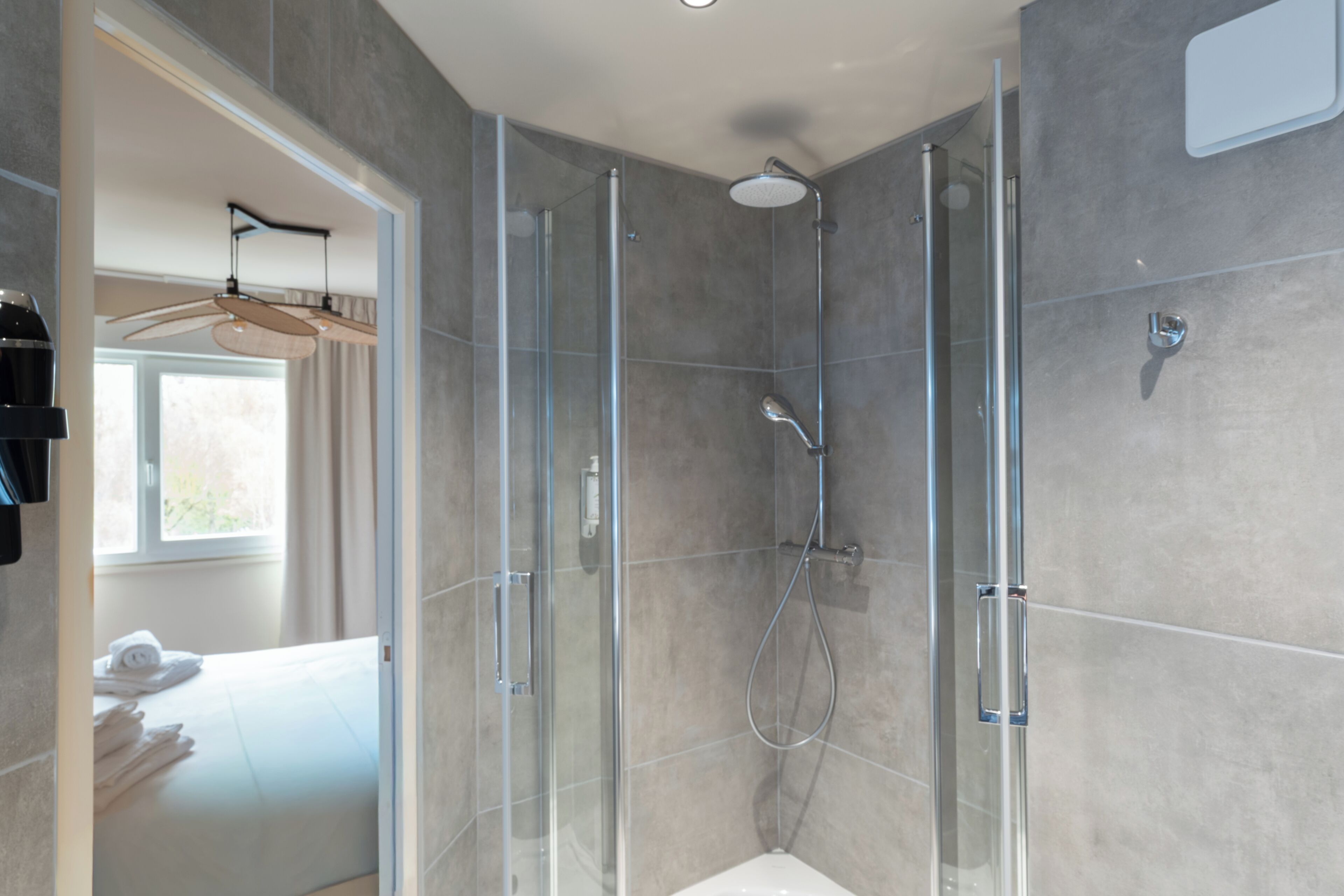 Habitación estándar con 2 camas individuales | Baño | Artículos de higiene personal gratuitos, secador de pelo y toallas