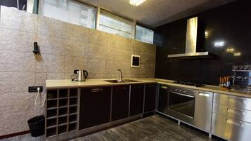 Apartment with Garden View | Private kitchen