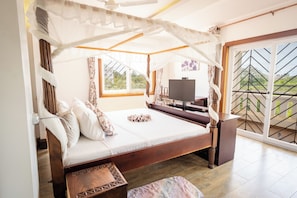 1 makuuhuone, tallelokero huoneessa, työpöytä