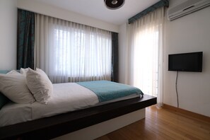 Appartamento, 3 camere da letto, terrazzo, vista mare | Una cassaforte in camera, con stile personalizzato