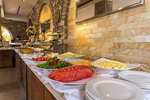 Free daily buffet breakfast - Ekincik Beach Hotel (Koycegiz)