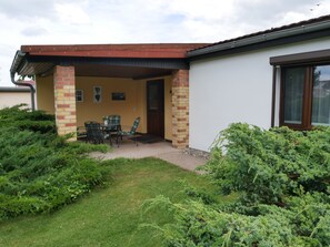 Outdoor dining - Vacation apartment Sonnenzipfel - Apartments Ramthun with terrace (Heringsdorf)