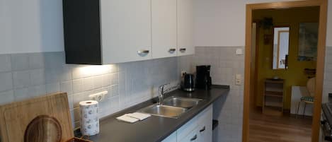 Frigorifero, forno, macchina per tè/caffè, bollitore elettrico