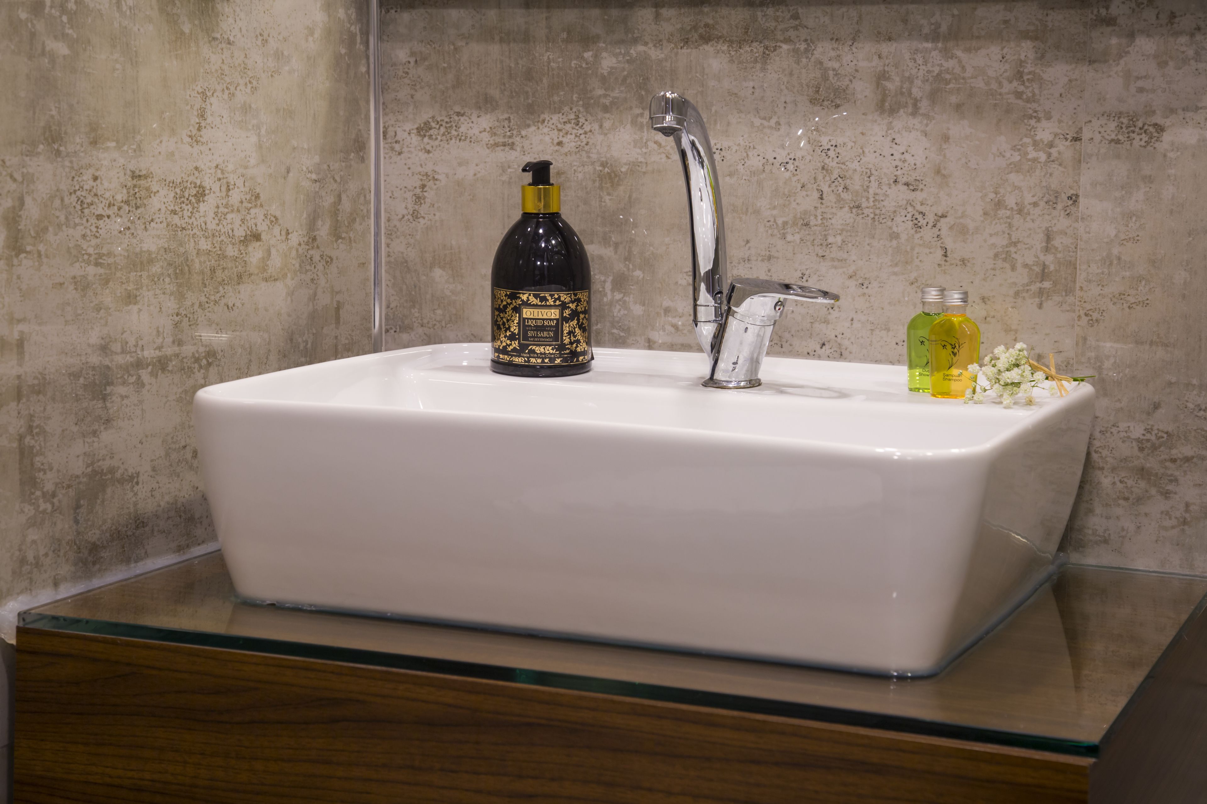 shower, free toiletries, hair dryer, slippers