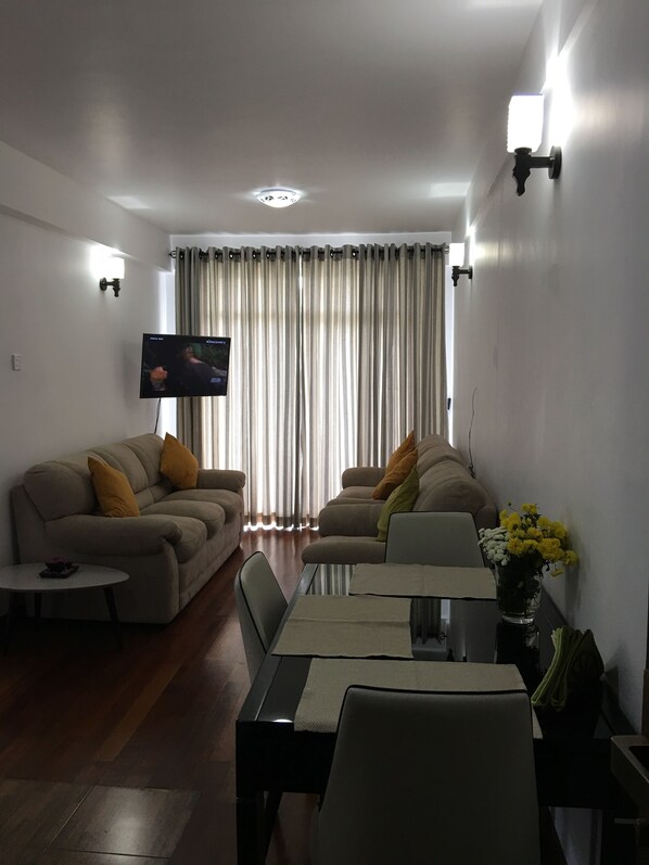 Flat-screen TV - G5 Apartment (Nuwara Eliya)