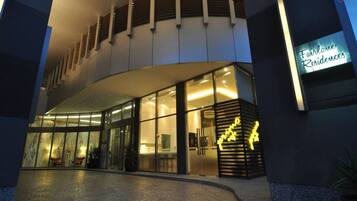 Pintu masuk hartanah