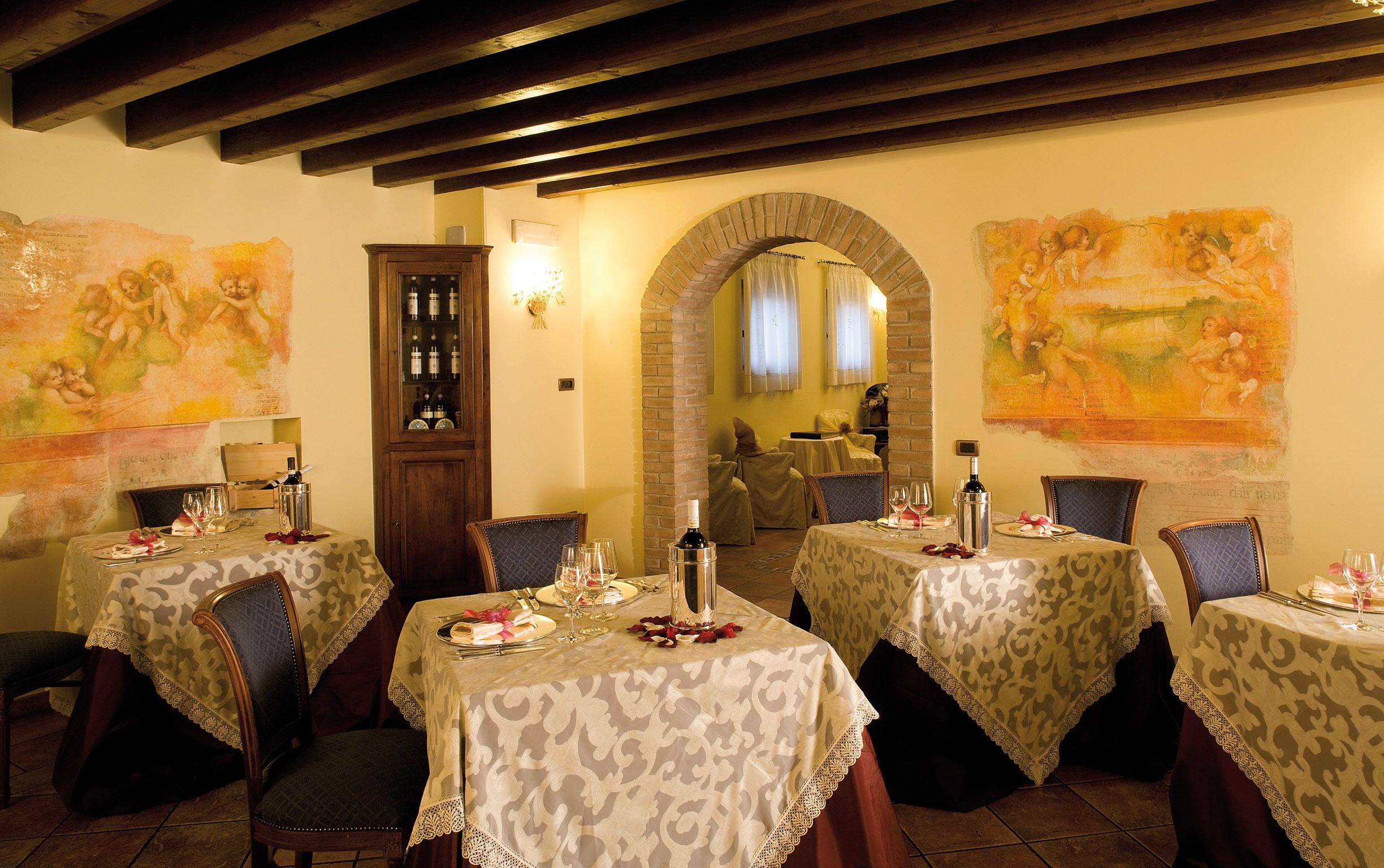 Servizio di colazione, pranzo e cena