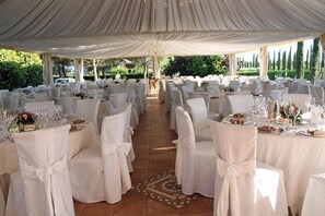 Outdoor banquet area - Relais Madonna Di Campagna (Bastia Umbra)