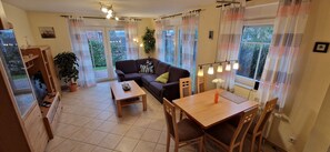 Unclassified image, 3 of 20, button - No. 81 - Holiday House Deichstraße / near the marina (Wittmund)