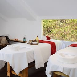 Couples treatment rooms, sauna, steam room, body treatments