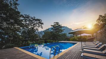 Outdoor pool, pool umbrellas, sun loungers