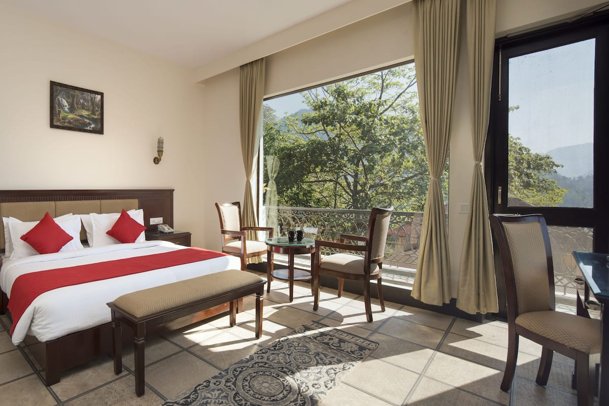 Egyptian cotton sheets, premium bedding, minibar, in-room safe