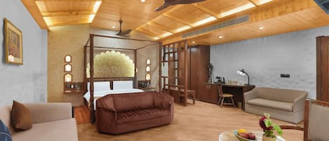 Signature Cottage | Egyptian cotton sheets, premium bedding, minibar, in-room safe