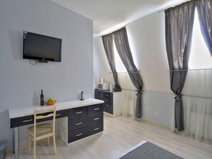 In-room safe, soundproofing, iron/ironing board, free cots/infant beds - Best Season Apart Hotel (Kyiv)