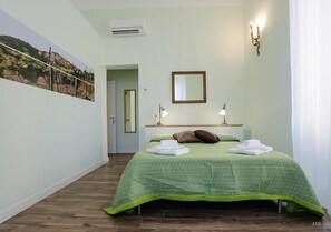 In-room safe, desk, soundproofing, iron/ironing board