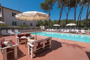 Outdoor pool, pool umbrellas, sun loungers