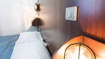 Habitació doble o amb dos llits individuals | Roba de llit d'alta qualitat, caixa forta a l'habitació i escriptori