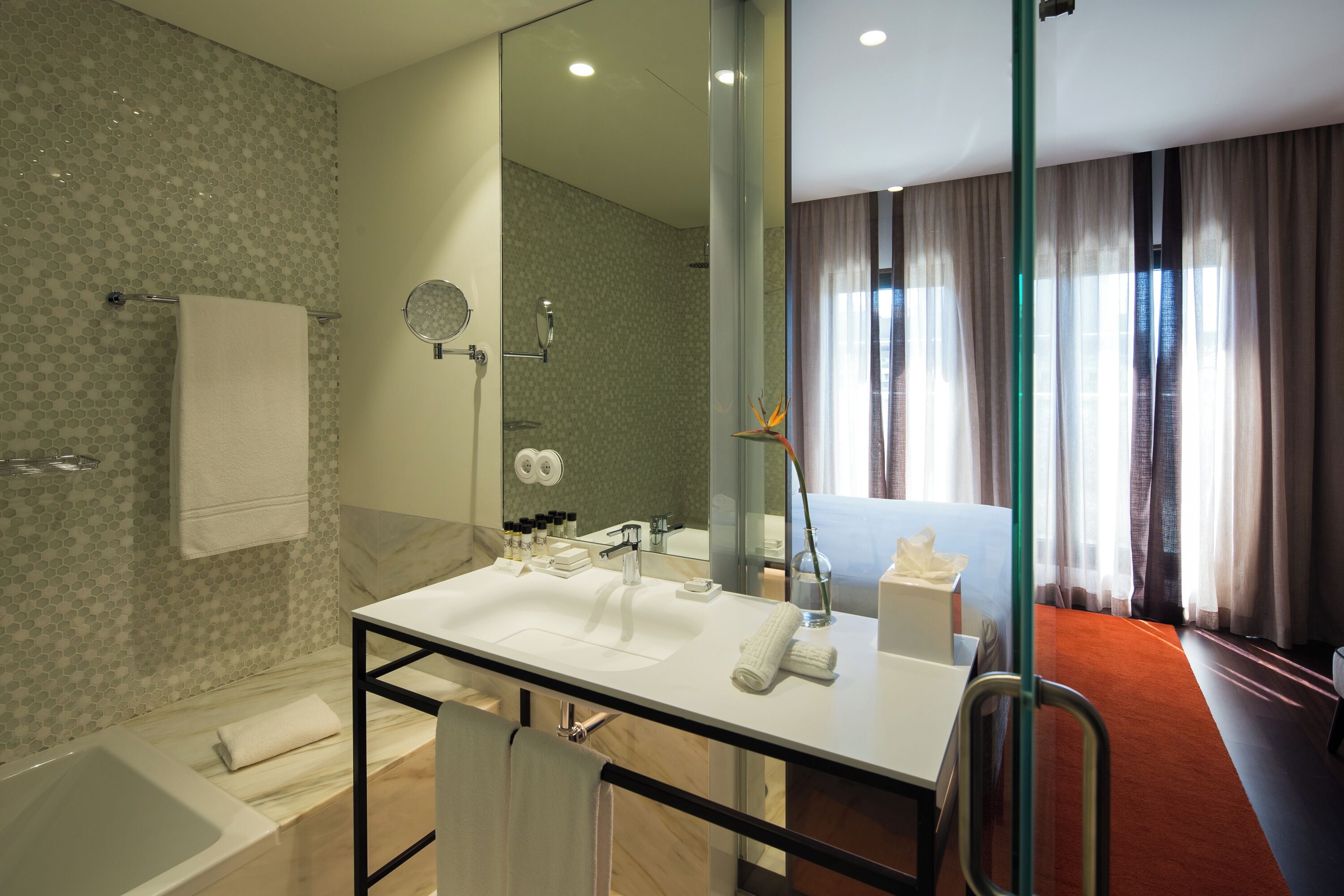 executive room (grand view) | minibar, in-room safe, soundproofing, free wifi