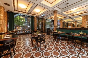 Daily buffet breakfast for a fee - Pestana Porto - A Brasileira, City Center & Heritage Building (Porto)
