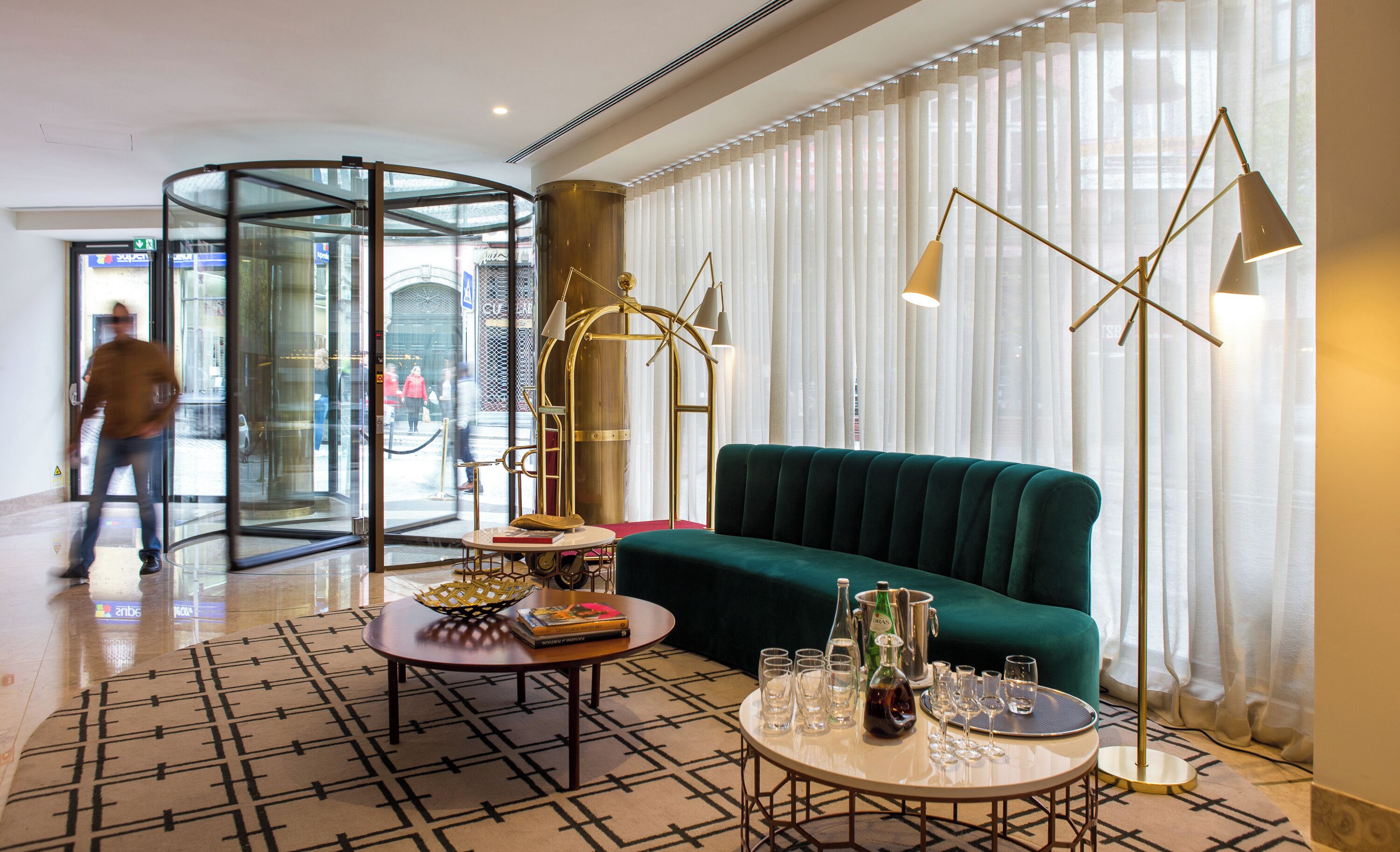 ฝ่ายต้อนรับ